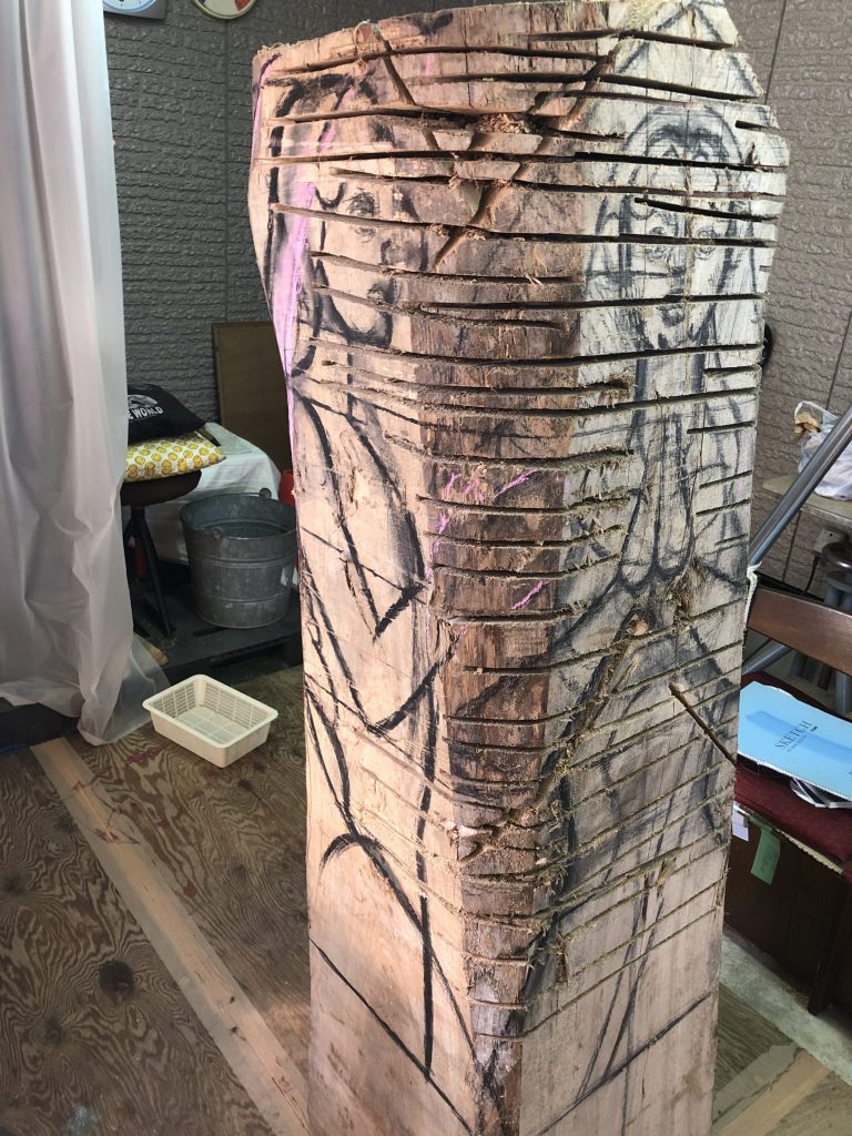 木彫作品の制作過程 Processes on carving wood sculptures, some steps of them. Step 2:  Rough carving.その２:荒彫 atelier kotarou sculptor kenji yanagita official web  site